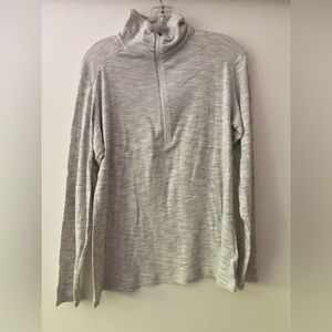 COLUMBIA half zip base layer in light grey. Empire seam.